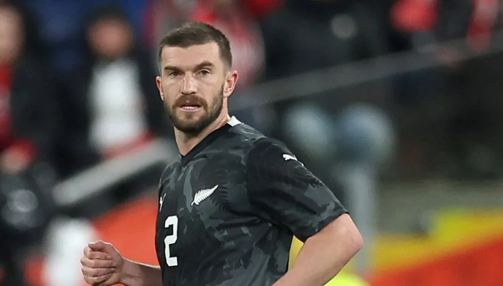 “لماذا أنا؟”… لاعب نيوزيلندا يواجه من أطلق شهرته (فيديو)