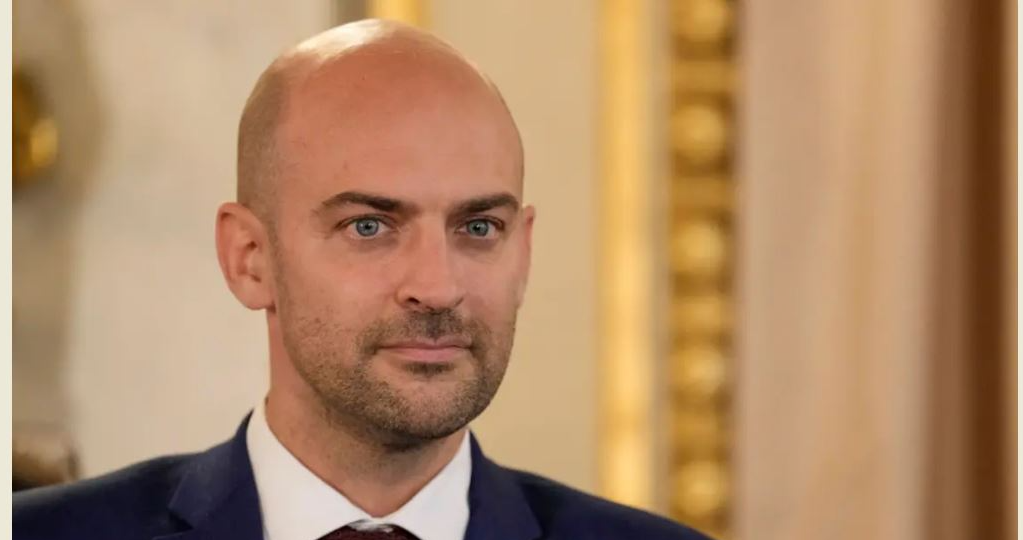 بارو يعلن إمكانية فرض عقوبات أوروبية جديدة على مستوطنين اسرائيليين
