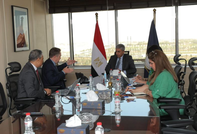 وزير السياحة يبحث مع سينيك الدولية تشغيل سفن جديدة بمصر وتعزيز الاستثمار في السياحة النيلية والبحرية