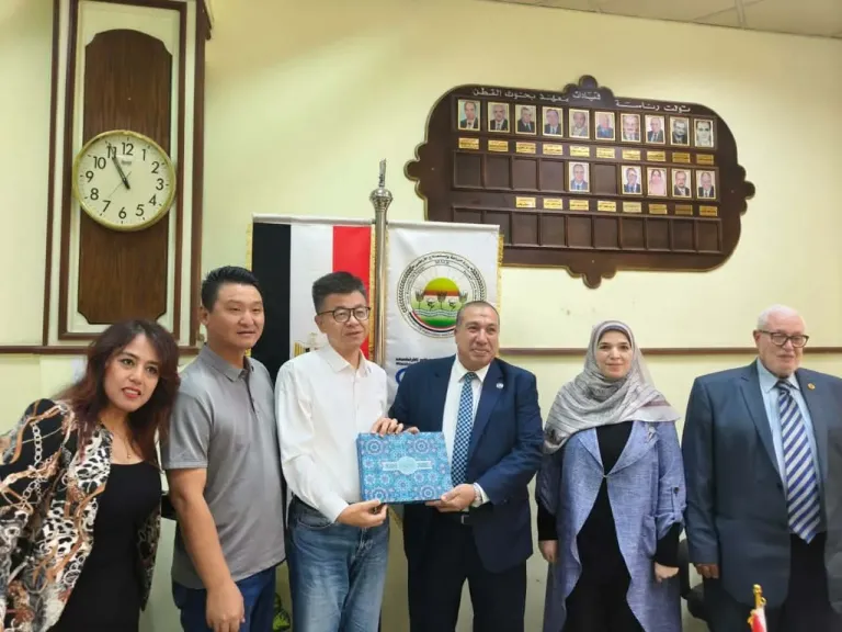 ”بحوث القطن” يستقبل وفدًا صينيًا لبحث التعاون والتعرف على الأصناف المصرية المتميزة في صناعة النسيج