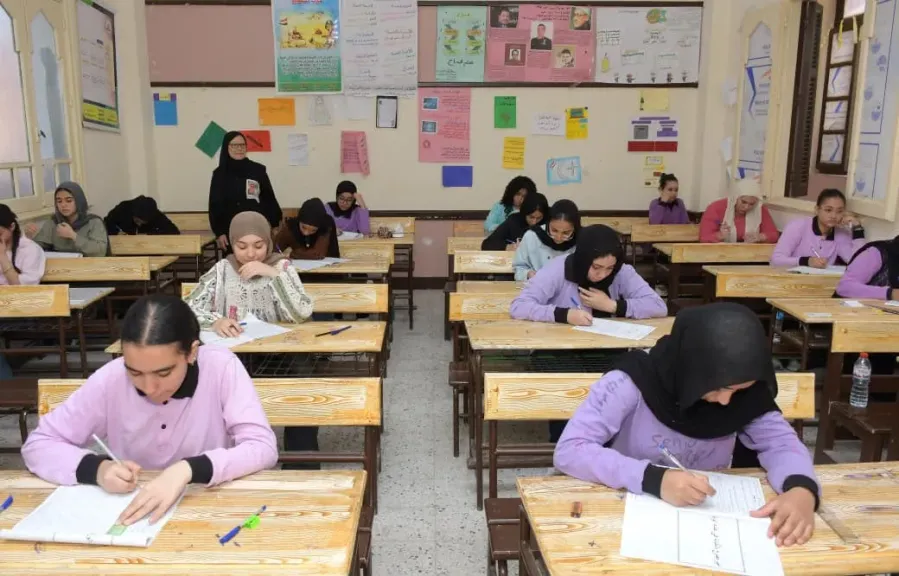 «أمهات مصر»: تباين في مستوى امتحانات الإعدادية بين السهولة والصعوبة بـ6 محافظات