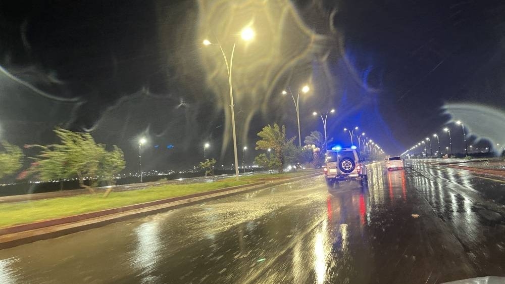 أمطار الليل تقطع الكهرباء عن أجزاء واسعة من عقيق الباحة