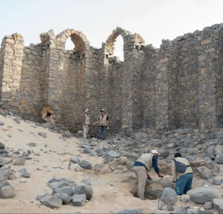 بعد اكتشاف 1700 قطعة أثرية.. ميقات الجحفة يروي تاريخ الحجاج على طريق مصر إلى مكة