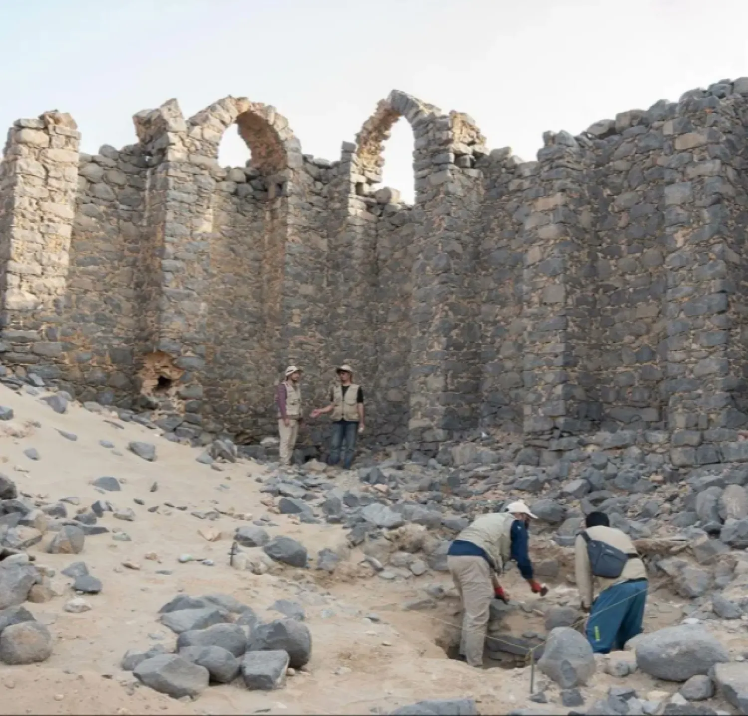 بعد اكتشاف 1700 قطعة أثرية.. ميقات الجحفة يروي تاريخ الحجاج على طريق مصر إلى مكة