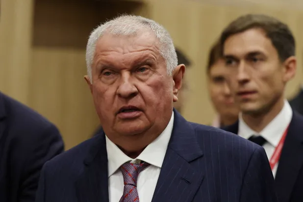 Rosneft: US Companies Benefit from Strait of Hormuz Closure