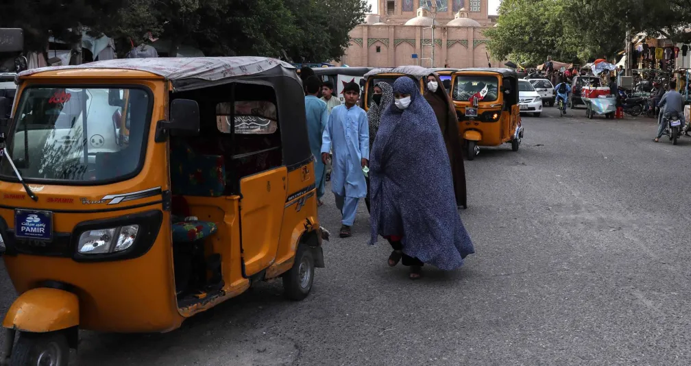 أفغانستان تشن حملة قمع ضد احتجاجات مناهضة للحجاب