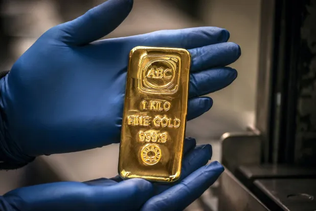 Gold Falls to 11-week Low as Oil Rises on Fresh US-Iran Hostilities