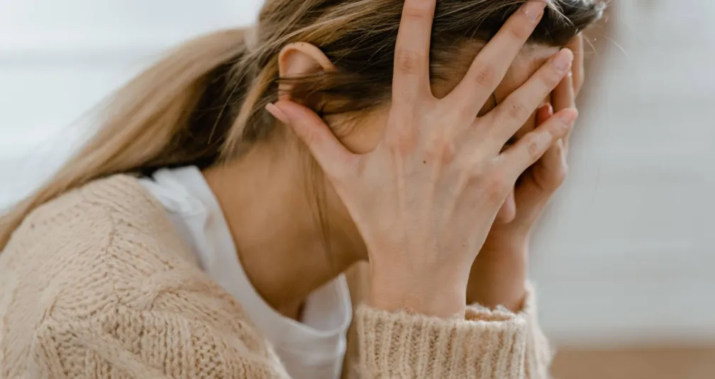 10 علامات خفية للقلق قد لا تنتبه لها