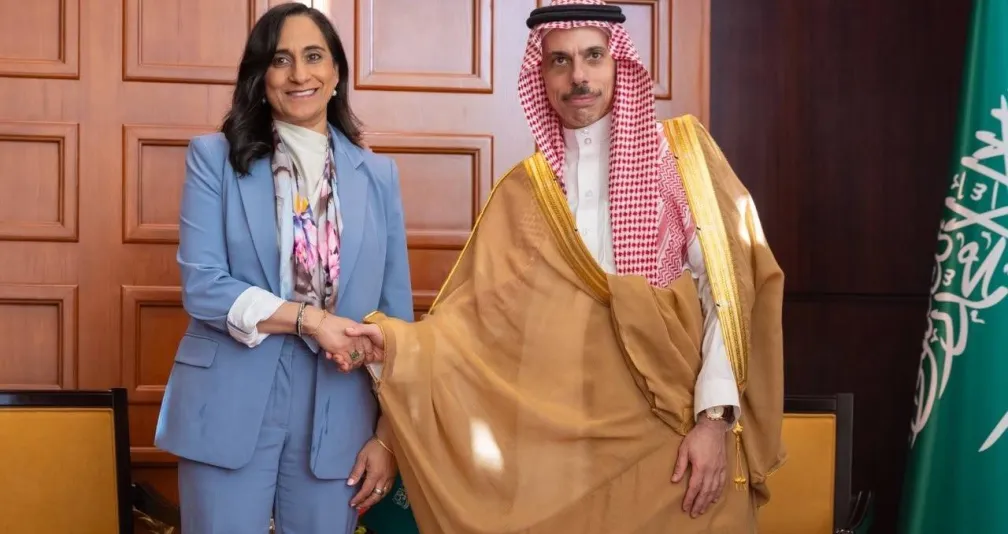 وزير الخارجية السعودي ونظيرته الكندية يناقشان تطورات المنطقة