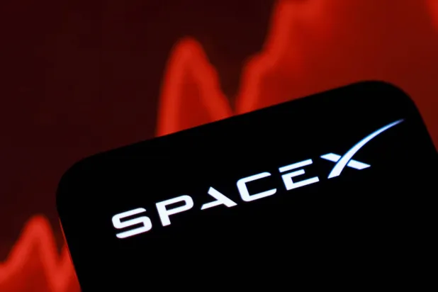 SpaceX Leveraged Fund Providers Hit by Day-one Launch Setback, Sources Say