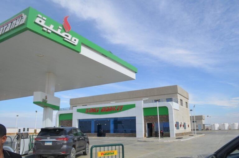 “طاقة عربية” تستحوذ على حصة في محطات وقود “وطنية”