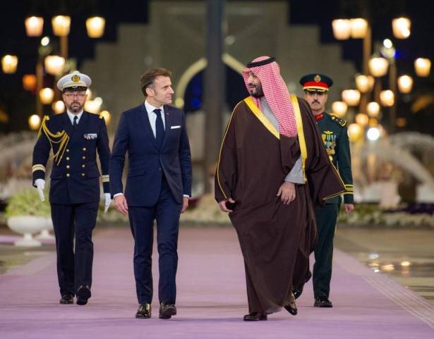 بن سلمان يعتذر لماكرون عن عدم حضور قمة مجموعة السبع