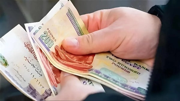 الضرائب: رسم مغادرة مصر قيمته 100 جنيه على المصريين والأجانب كما كان متواجد سابقا