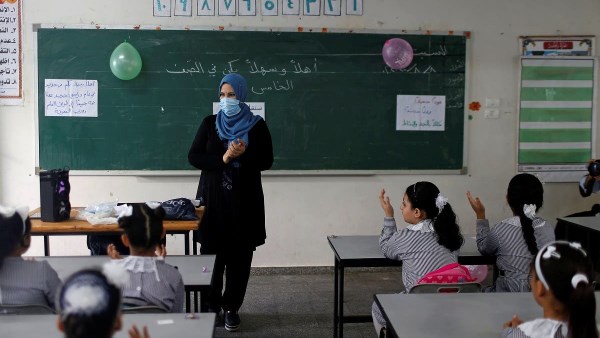 وفاة معلمة في أسوان تعيد أزمة الانتدابات إلى الواجهة.. والنقابة تكشف تقديم مذكرة للوزارة لحل المشكلات