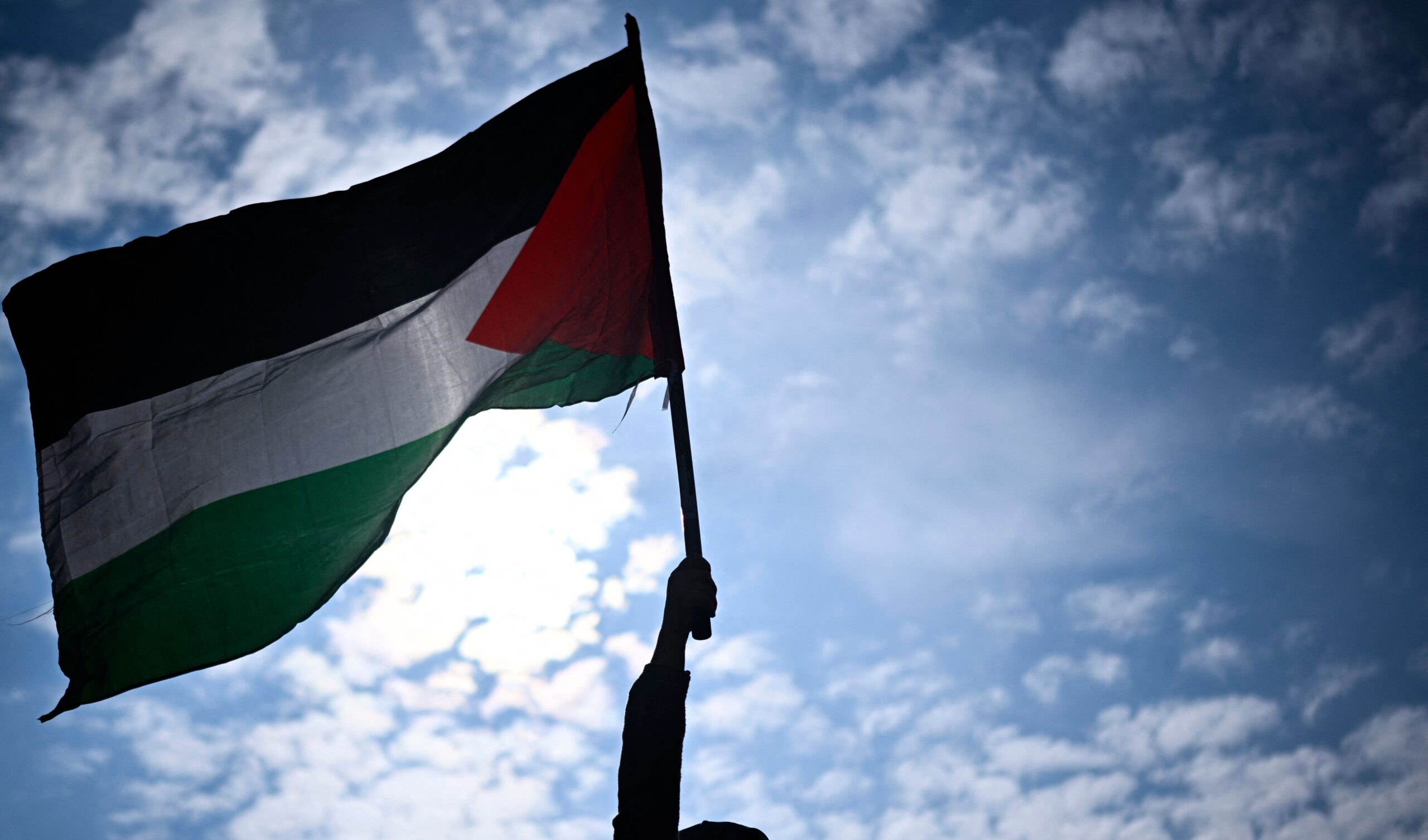 كيف تغيّر الضمير الجمعي العربي خلال نصف قرن: صناعة الوعي الجديد في الجامعات ووسائل التواصل (٢/٣)