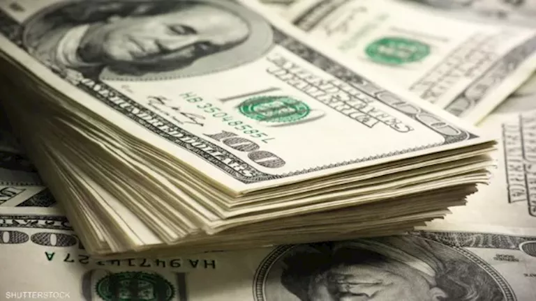 لماذا تراجع سعر الدولار إلى أقل من 52 جنيها هذا الأسبوع؟ خبراء يجيبون