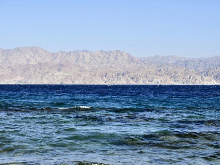 Brent Climbs to $94 as Houthis Target Israeli Vessels in Red Sea