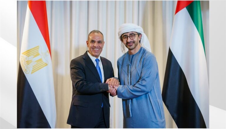 عبدالله بن زايد ونظيره المصري يبحثان تطورات الأوضاع الإقليمية