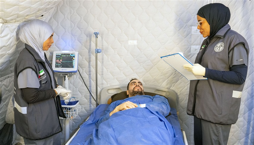 المستشفى الإماراتي يجري جراحة متقدمة لمريض من غزة