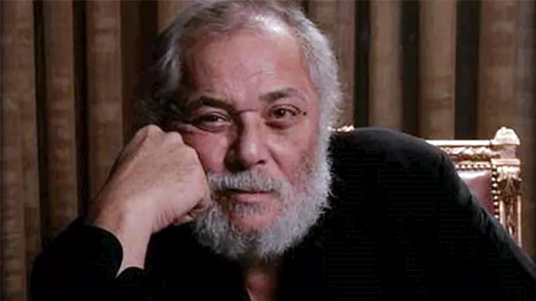 في ذكرى ميلاده.. كيف اكتشف محمود عبدالعزيز إصابته بالسرطان؟