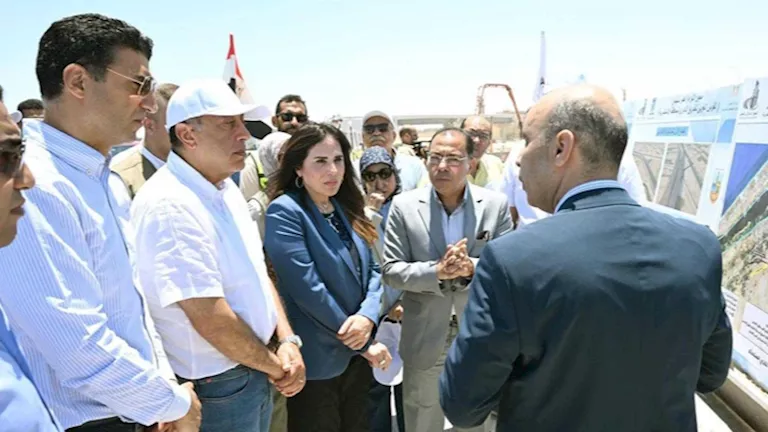 صور.. مدبولي يتفقد محور اللواء عمر سليمان بالإسكندرية
