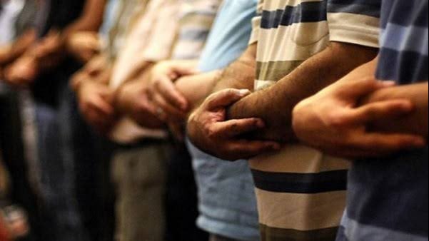 ما حكم إمامة الفاسق في الصلاة؟.. الإفتاء توضح