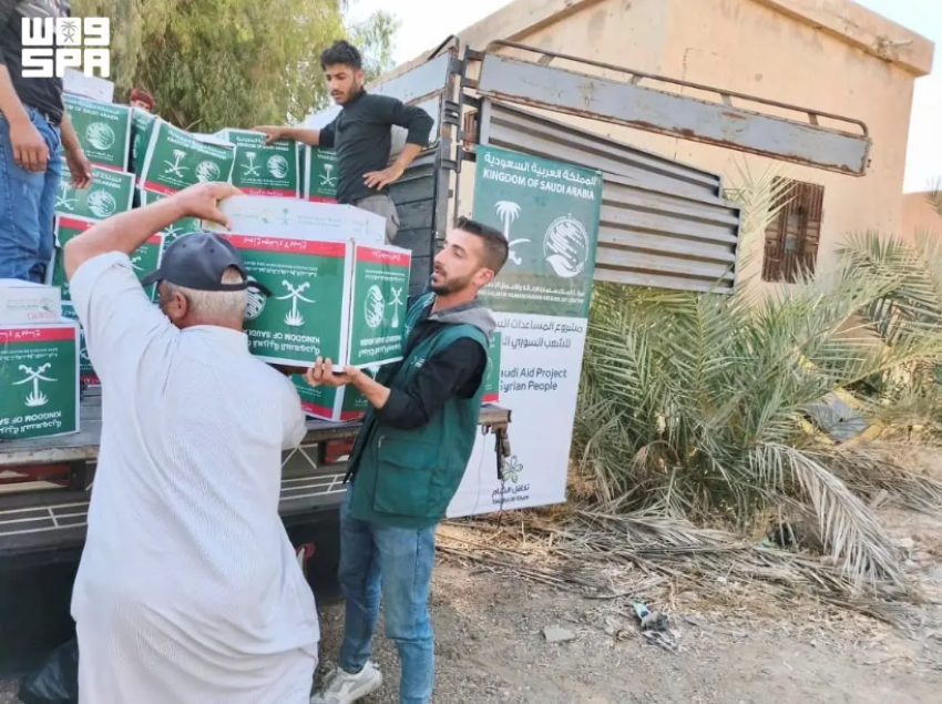 مركز الملك سلمان يوزّع 750 كرتون تمر في محافظة دير الزور بسوريا