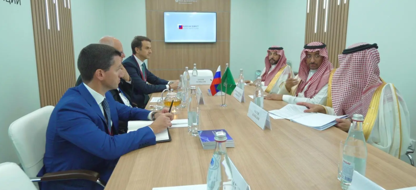 وزير الصناعة يجتمع مع رئيس صندوق الاستثمار المباشر الروسي لمناقشة فرص تعزيز الشراكة الاستثمارية