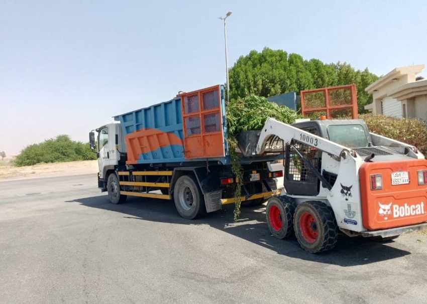 بلدية النعيرية تزيل 5500 م3 مخلفات ومعالجة 500 م2 من حفر الشوارع