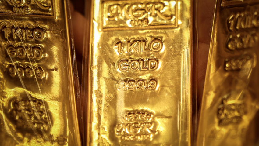 أسعار الذهب تتراجع إلى أدنى مستوياتها في أكثر من 6 أشهر