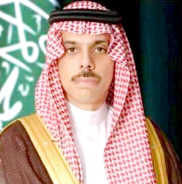 وزير الخارجية يتلقّى اتصالين ورسالة خطيّة تبحث مستجدات المنطقة