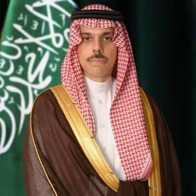 وزير الخارجية يبحث مع نظيره الكويتي المستجدات الإقليمية
