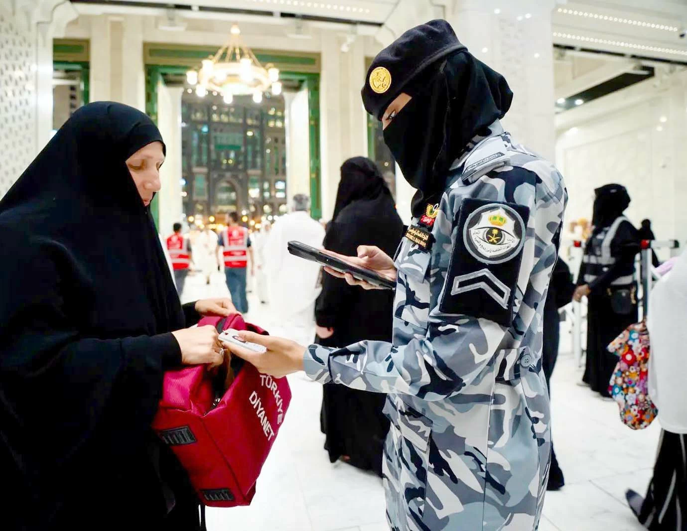 المرأة السعودية في الميدان الأمني.. حضور فاعل في الحج