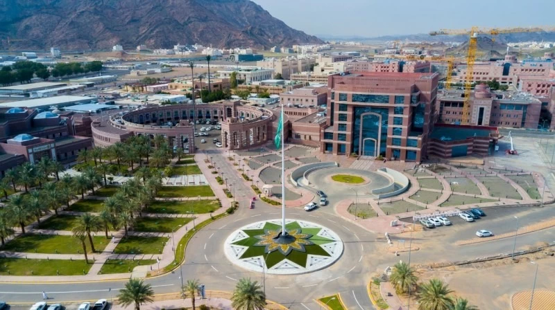 جامعة طيبة تنظم ملتقى التوظيف والمعرض المهني الأول