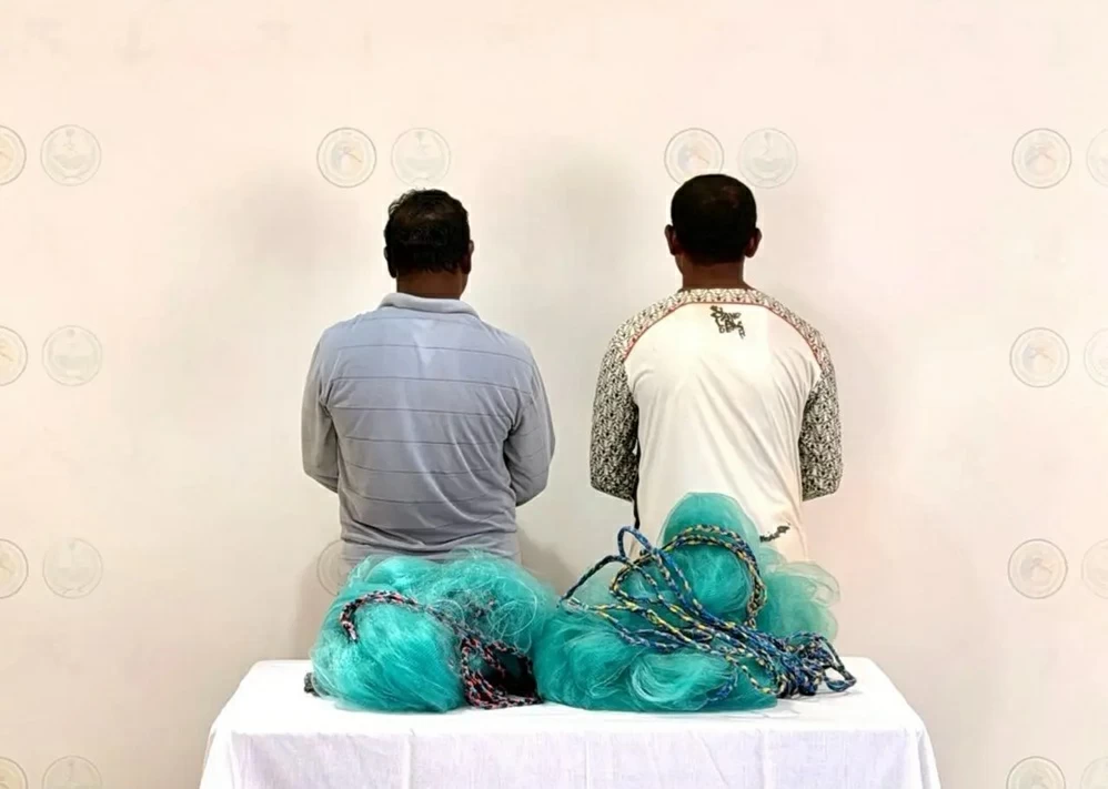 ضبط بنغلاديشيين اصطادا في بحر الليث دون تصريح