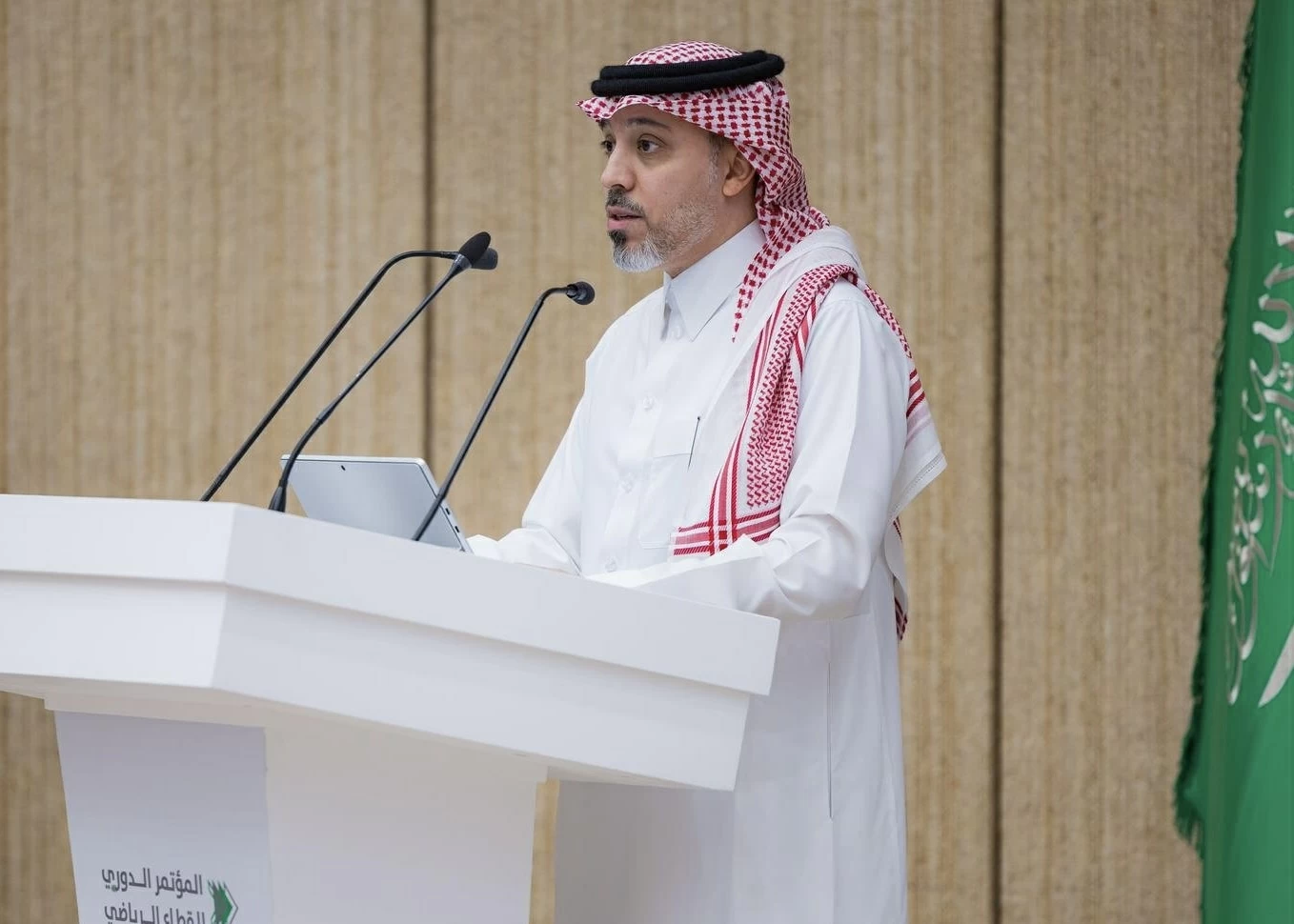 «الرياضة»: لن نغامر بمستقبل الأندية