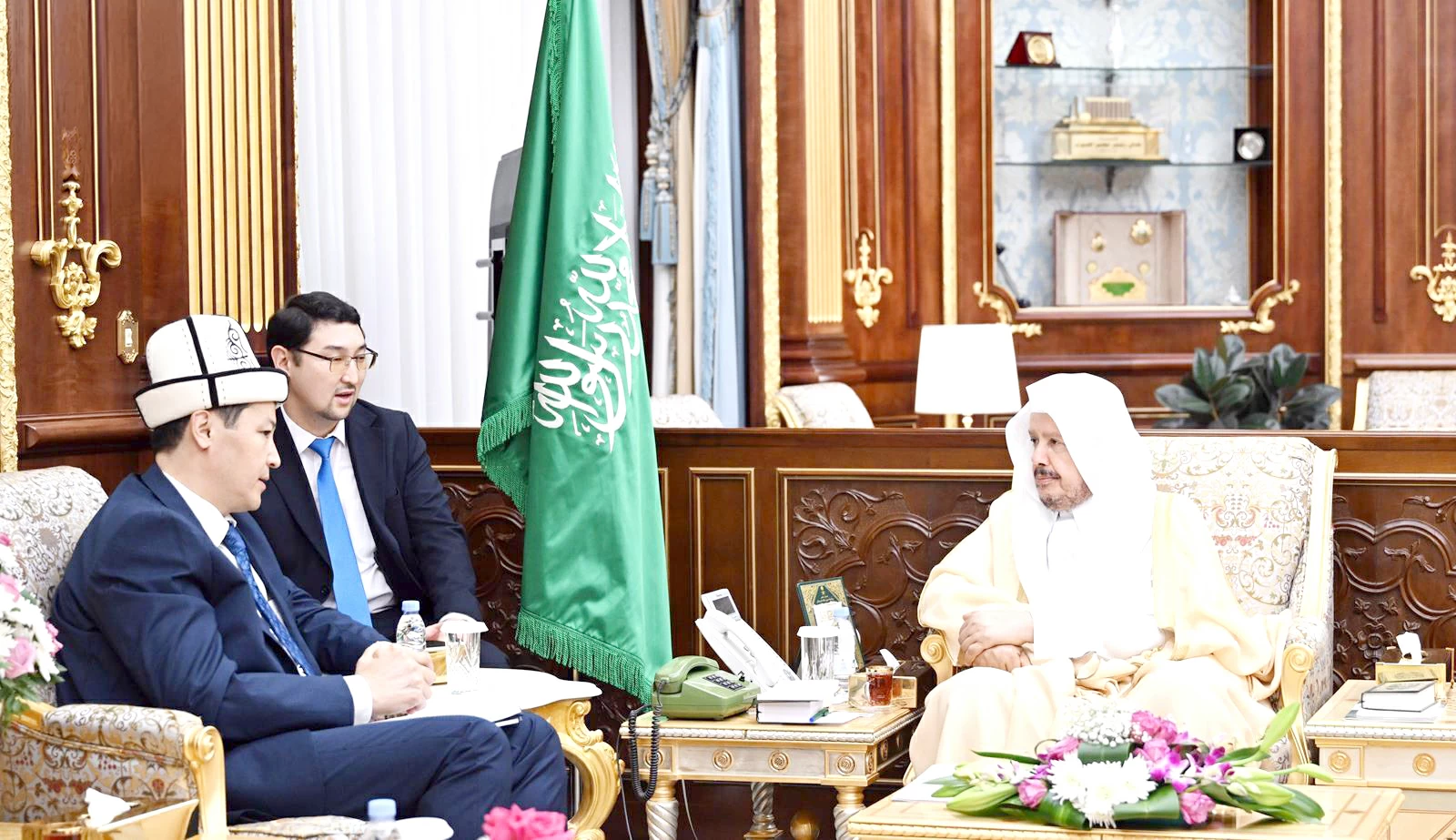آل الشيخ يبحث العلاقات البرلمانية مع قرغيزستان