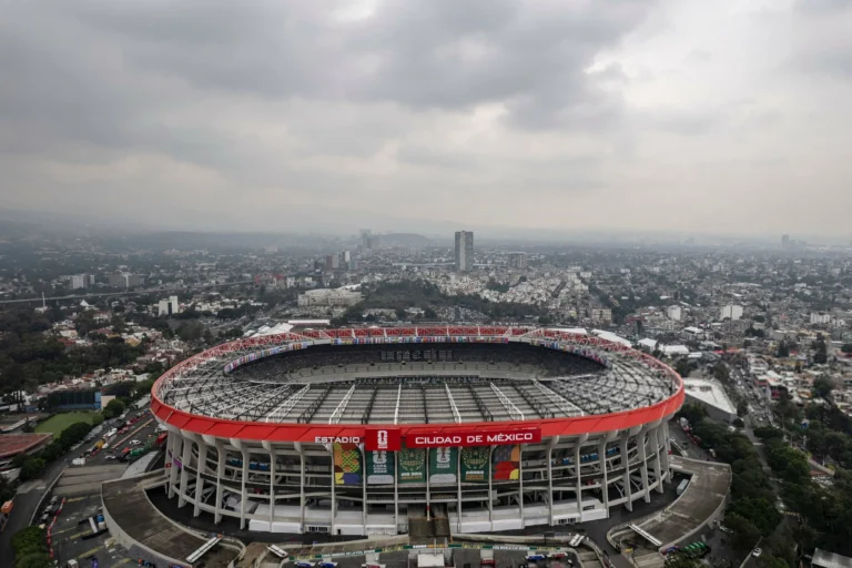 بسعة تتجاوز 1.1 مليون مقعد.. «FIFA» يؤكد جاهزية 16 ملعباً