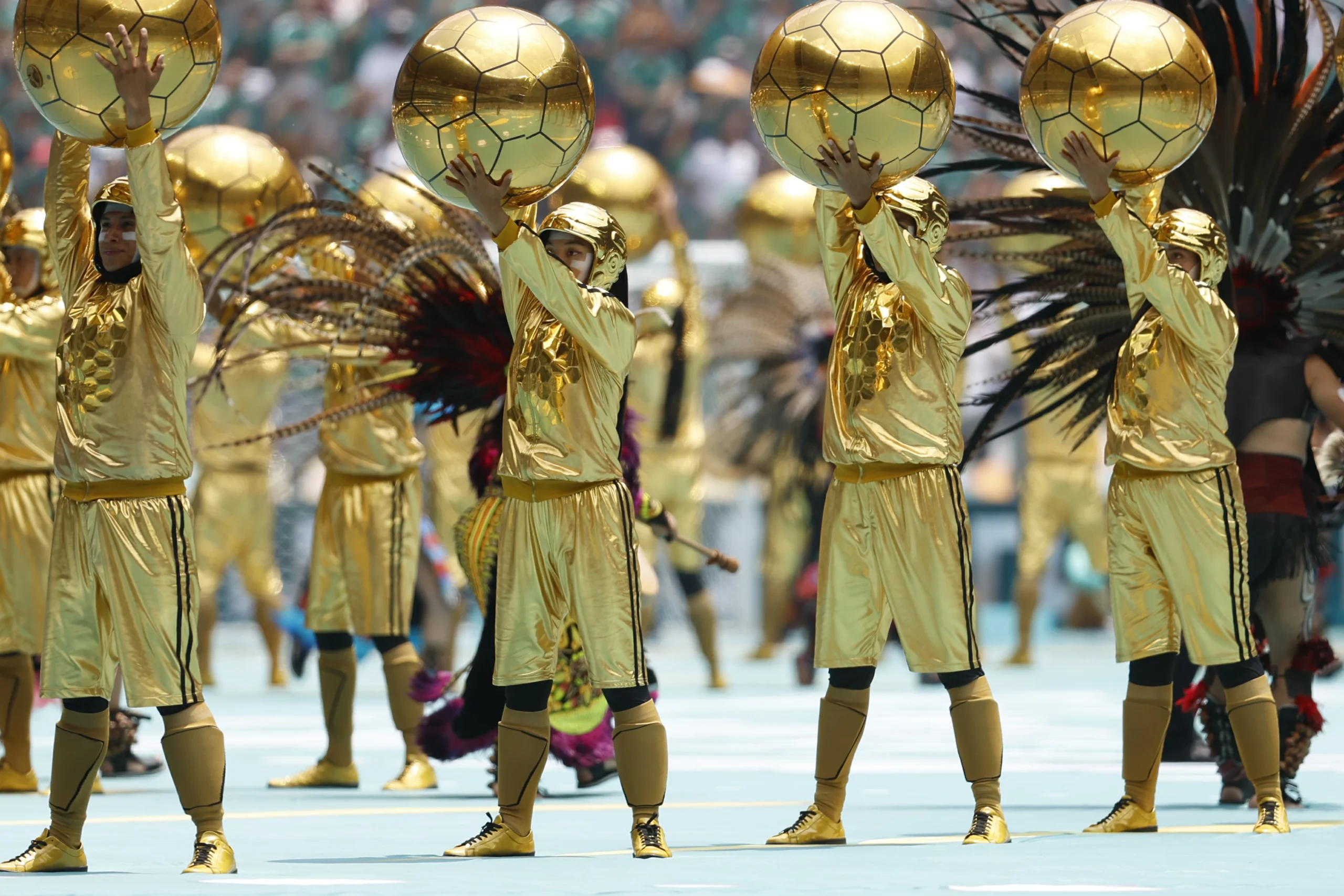 على أنغام أغنية «داي داي».. شاكيرا وبورنا يشعلان حفل افتتاح كأس العالم 2026