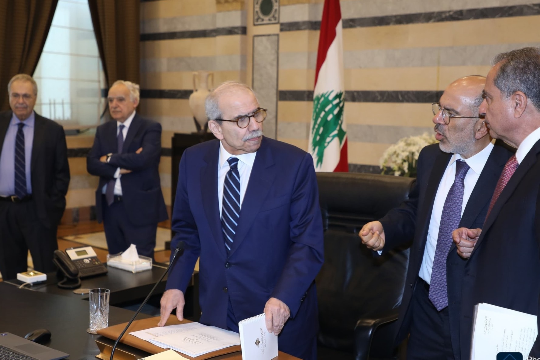 الحكومة تقرّ زيادة المنح التعليمية وتكلف مكيّة إدارة هيئة القنب الهندي