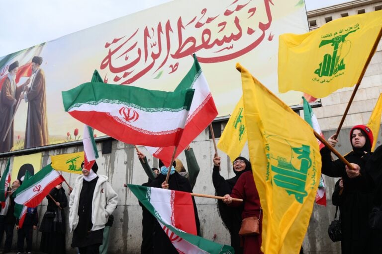 إيران ولبنان: من يحمي من؟