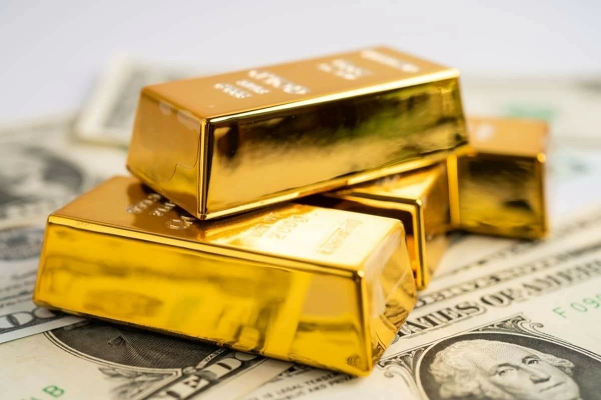 Gold prices rise amid softer US dollar, lower oil prices