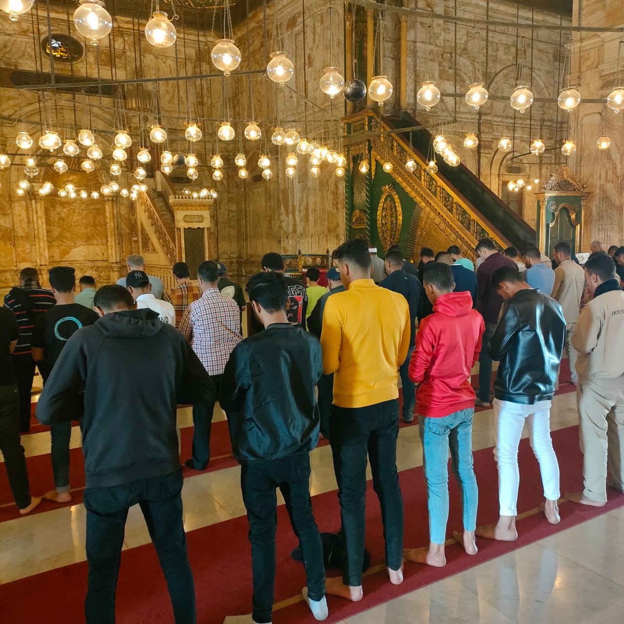 حكم من أدرك الإمام بعد القيام من الركوع.. الإفتاء تجيب