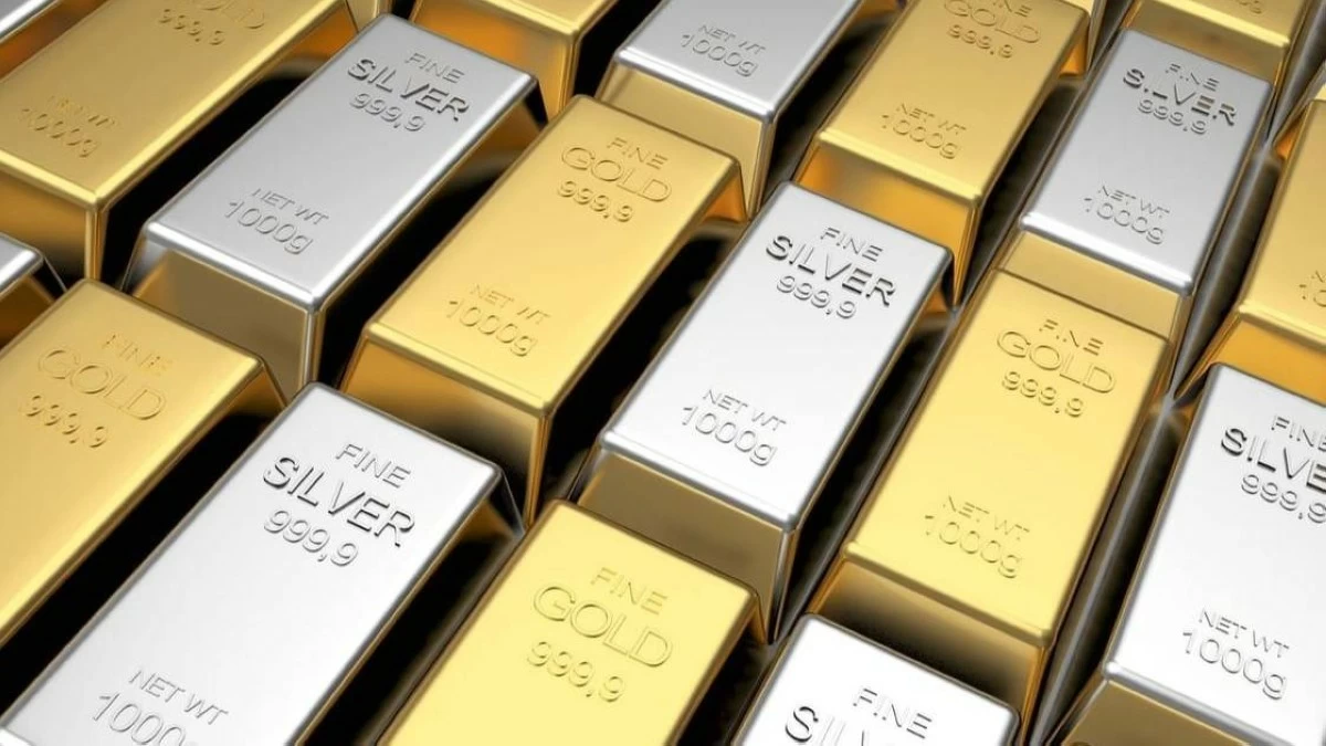 Gold slips, set for weekly loss on rate-hike fears