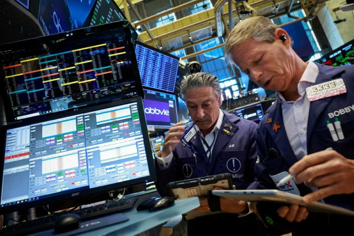 How retail investors can buy SpaceX IPO shares and what risks to consider
