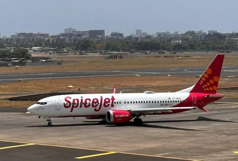 India’s SpiceJet funding crunch delays pilot pay as airline seeks state-backed loan