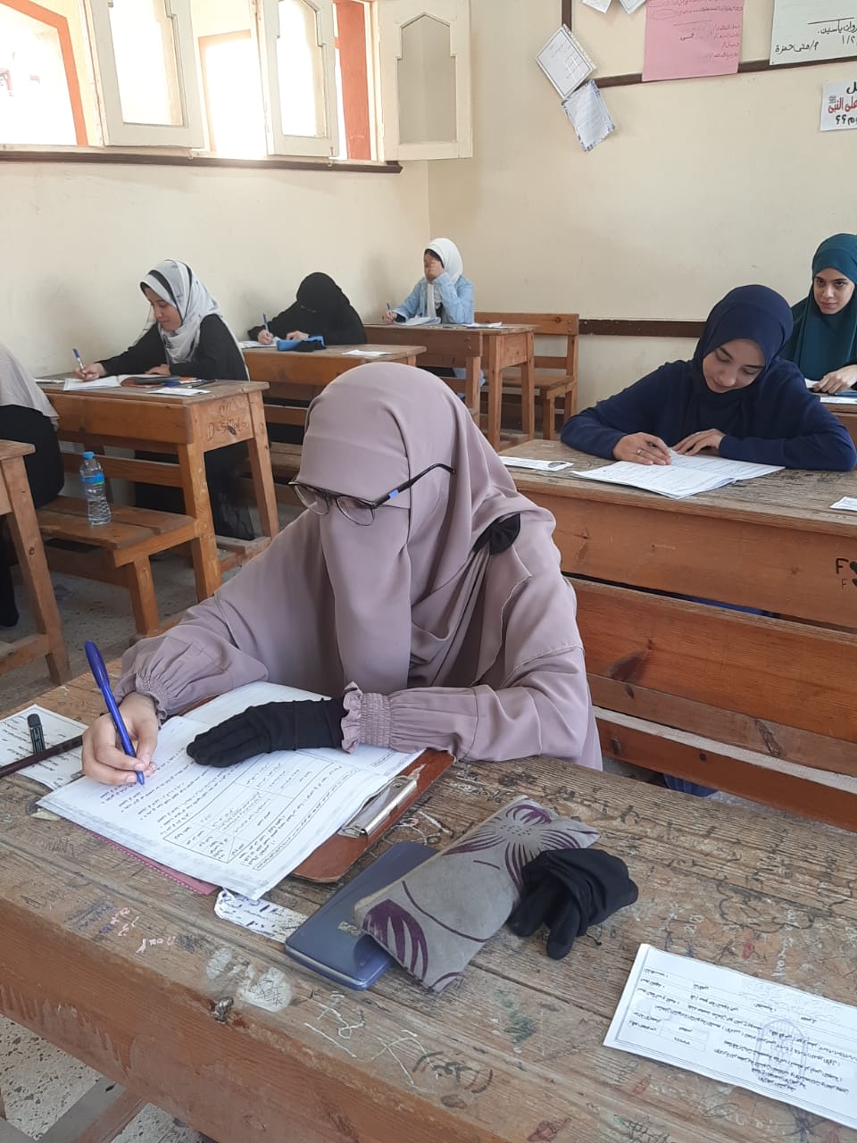 طلاب الأدبي بالثانوية الأزهرية يؤدون امتحان التوحيد.. اليوم