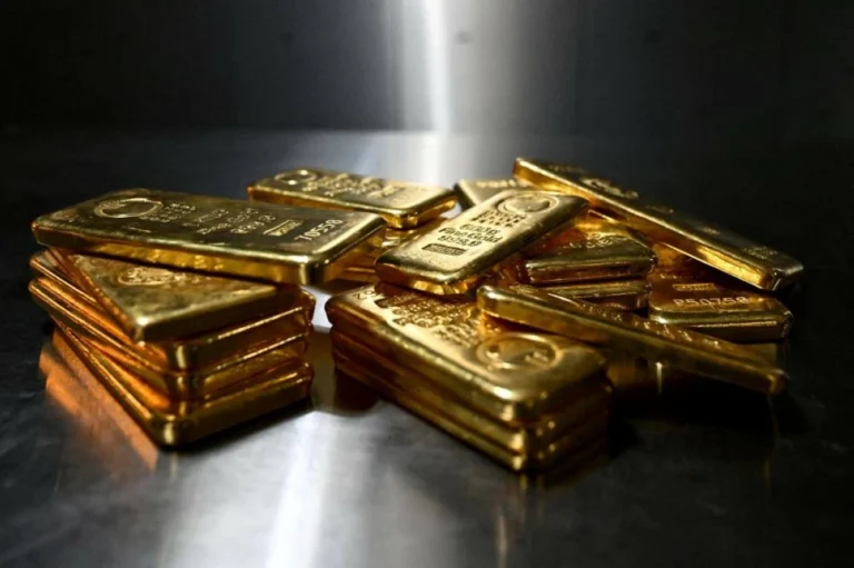 Gold drops as oil rises on renewed US-Iran hostilities