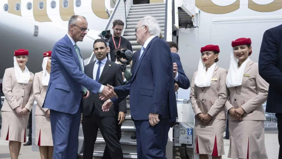 ILA Berlin: Emirates welcomes German Chancellor Friedrich Merz to its A380
