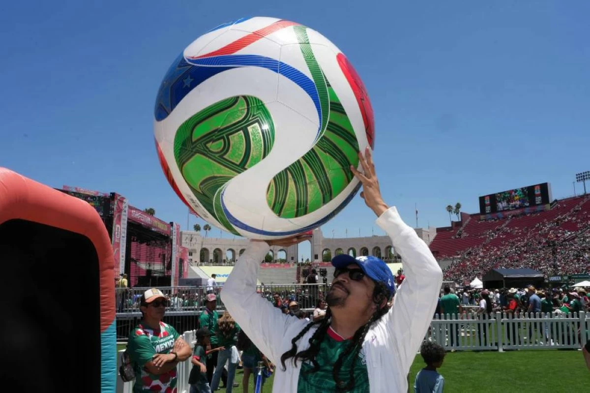 Italy police bust illegal TV streaming hubs ahead of 2026 World Cup